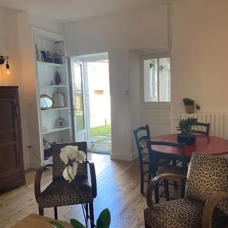 Nice 46M With Garden In Nantes! נאנט
